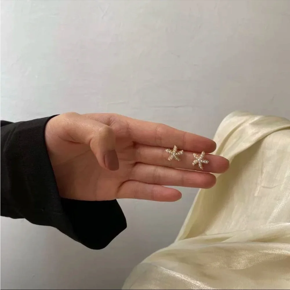 Starfish Pearl Stud Earrings - Picture 4 of 6